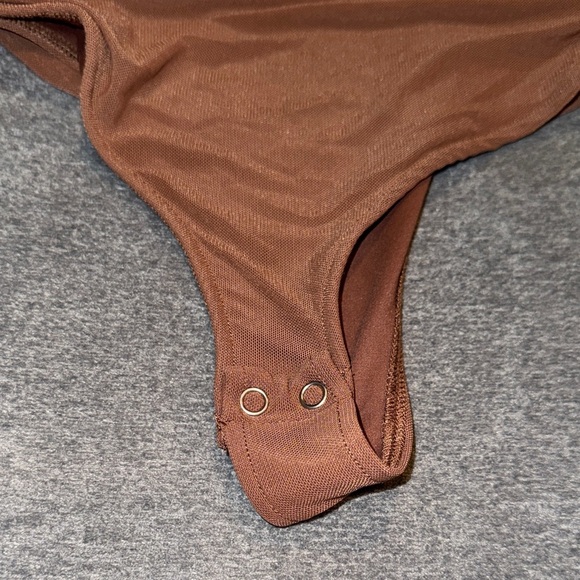 PINKM STYLE- NWOT Women’s Brown Short Sleeve Ruched bodysuit Size Medium - Picture 7 of 11